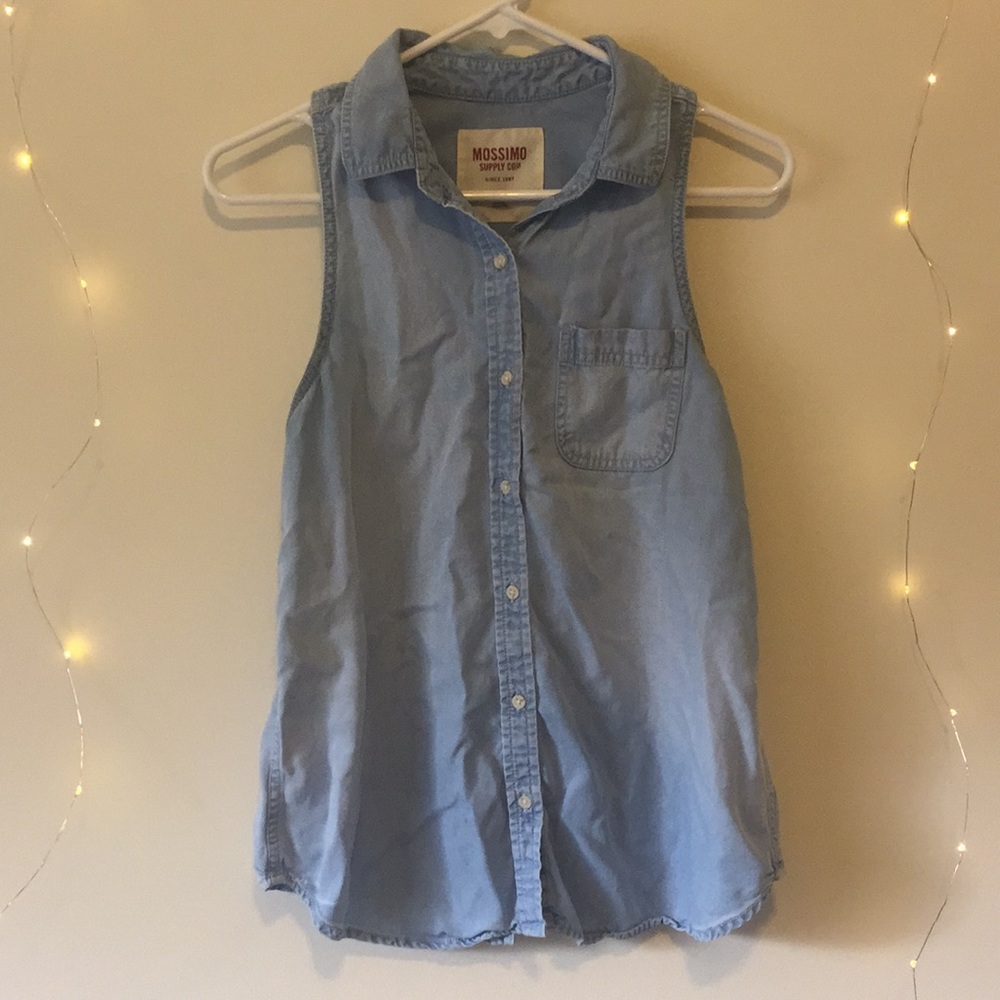 Chambray sleeveless button-down blouse